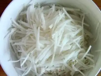 Make ♪ ♪ The white radish ♪ step 2