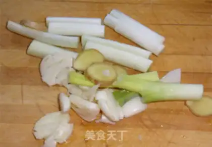Make Red-cooked chicken step 1