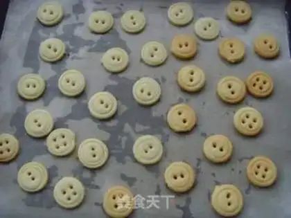 Make Button cookies step 9