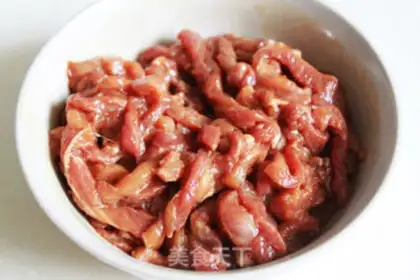 Make Olive bean fried meat step 1