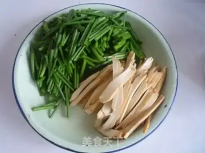 Make Eggs are dry and fried step 1