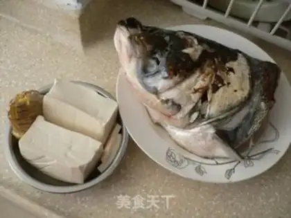Make Fried fish head tofu soup step 0