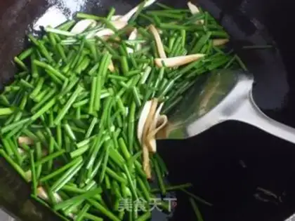 Make Eggs are dry and fried step 5
