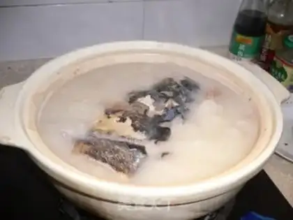 Make Fried fish head tofu soup step 2