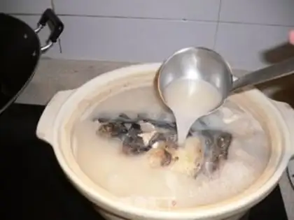 Make Fried fish head tofu soup step 3