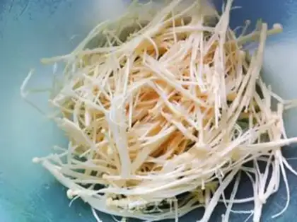 Make Golden mushrooms and silk melons step 1