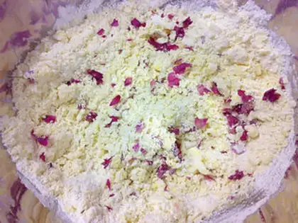 Make Rose egg yolk step 5