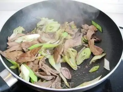Make Onion fried liver step 7