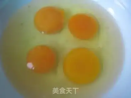 Make Scrambled eggs step 1