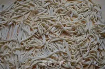 Make Meat sauce noodles step 1