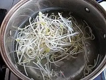 Make Korean soup noodles step 2