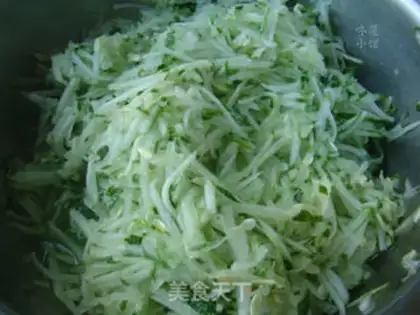 Make cucumber pasta step 1