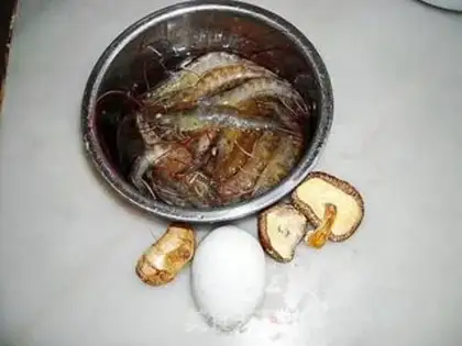 Make Egg shrimp congee step 0
