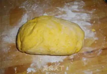 Make Rose pie step 2