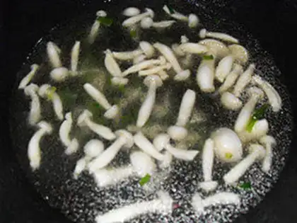 Make White mushroom egg soup step 4