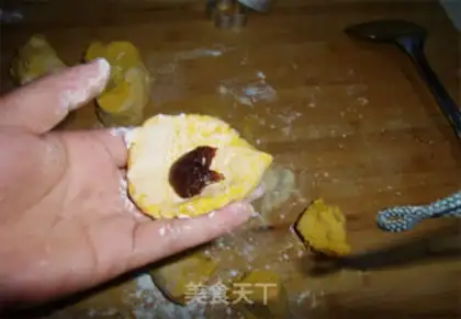 Make Rose pie step 4