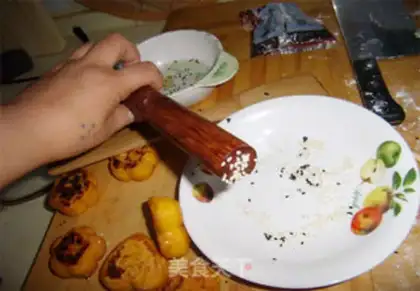 Make Rose pie step 8