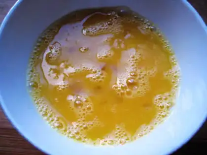Make Tomato fried eggs step 1