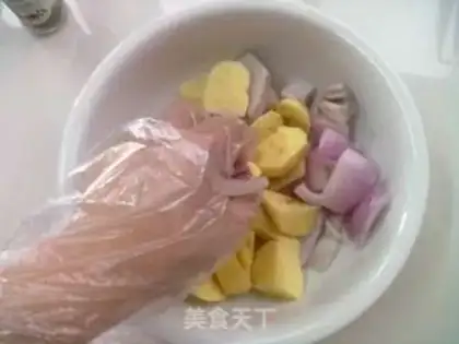 Make Black pepper onion potatoes step 2