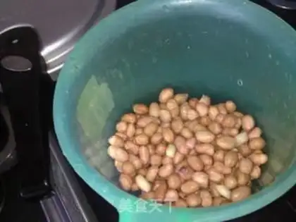 Make Peanut pig hand step 1