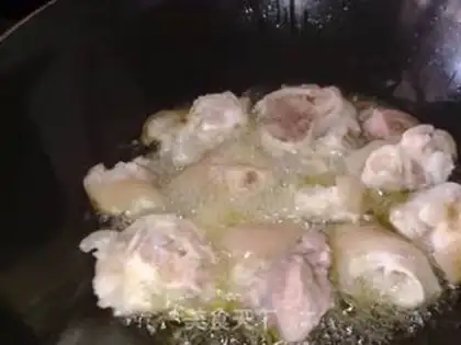 Make Peanut pig hand step 3