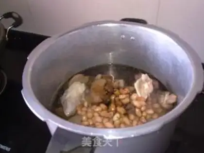 Make Peanut pig hand step 7