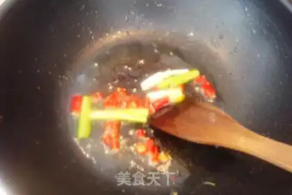 Make Spicy beef with flour step 2