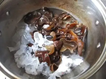 Make Curry potato chicken step 1