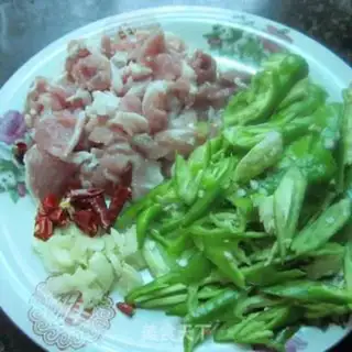 Make Pepper scrawny meat step 0