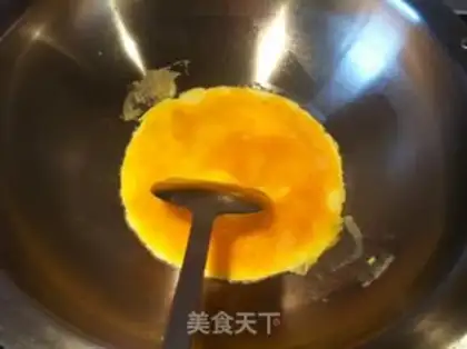 Make Tomato fried eggs step 1