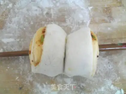 Make Spicy onion roll step 17