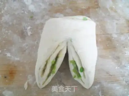 Make Spicy onion roll step 24