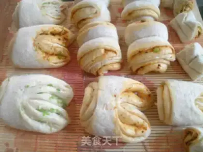 Make Spicy onion roll step 25