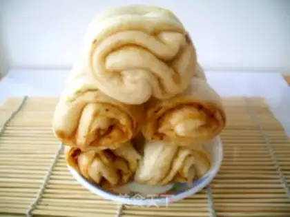 Make Spicy onion roll step 30