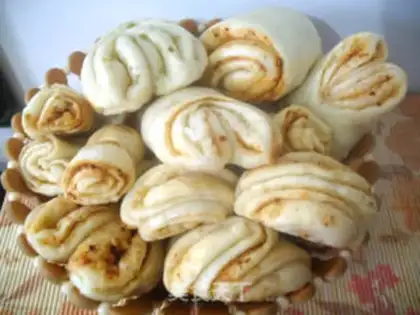 Make Spicy onion roll step 31
