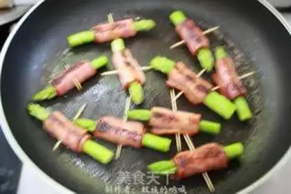 Make Bacon roll step 4