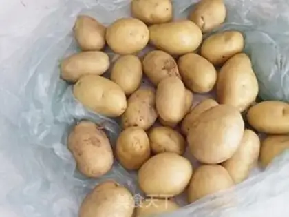 Make Black pepper, little potatoes step 0