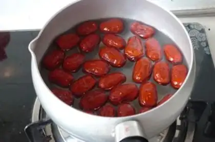 Make Honey-juice red dates step 1