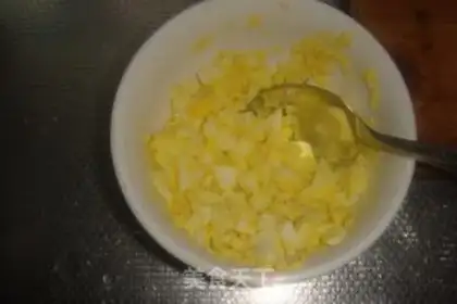 Make Gold and garlic and eggs step 3