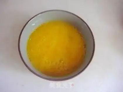 Make Tomato fried eggs step 1