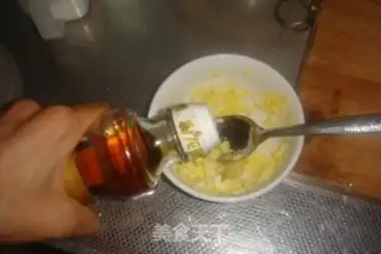 Make Gold and garlic and eggs step 4