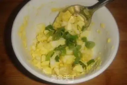 Make Gold and garlic and eggs step 5