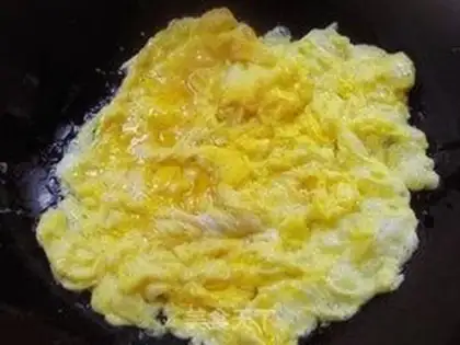 Make Tomato fried eggs step 4