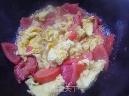 Make Tomato fried eggs step 6