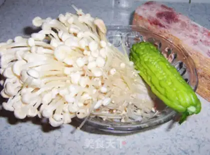 Make Suffering melon bacon and mushroom rolls step 0