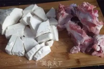 Make Piggy bone soup step 1