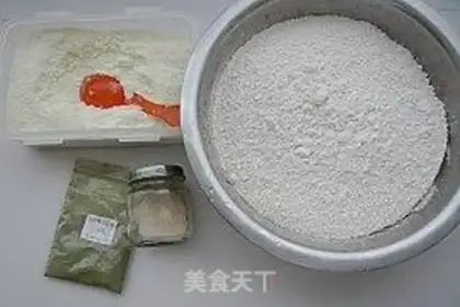 Make Green tea two-coloured rolls step 0