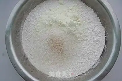 Make Green tea two-coloured rolls step 1