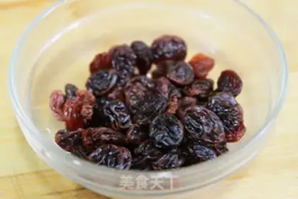 Make raisin pineapple bread step 4