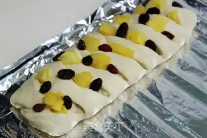 Make raisin pineapple bread step 10
